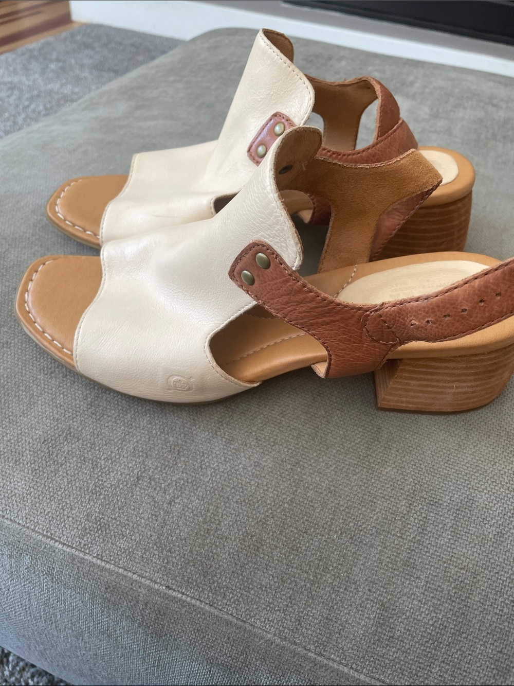 Born size 10 Women's Two-Tone Leather Block Heel Sandals - Cream and Brown